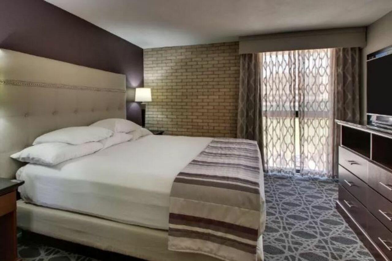 Drury Plaza Hotel San Antonio Airport Bagian luar foto