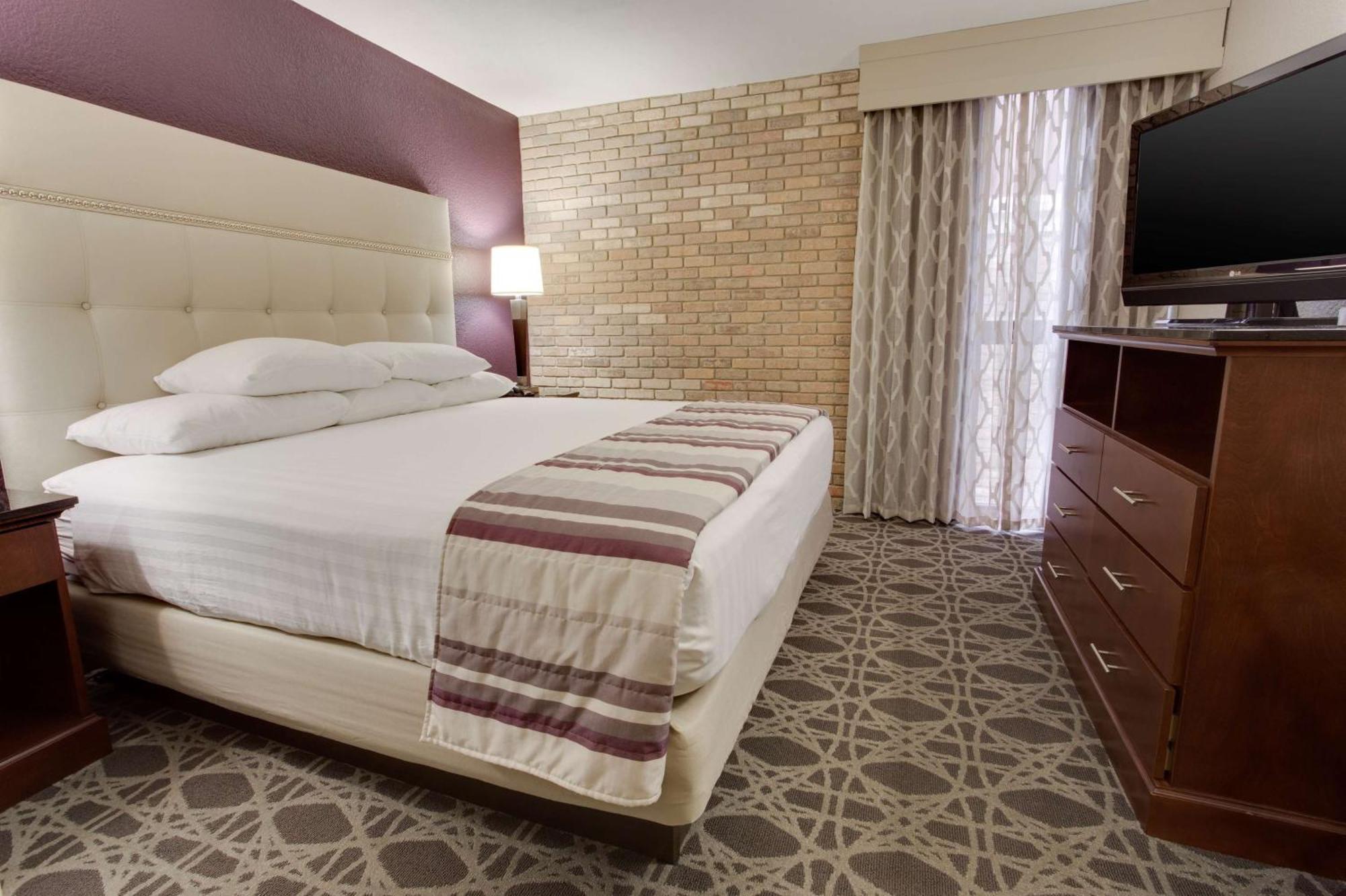Drury Plaza Hotel San Antonio Airport Bagian luar foto