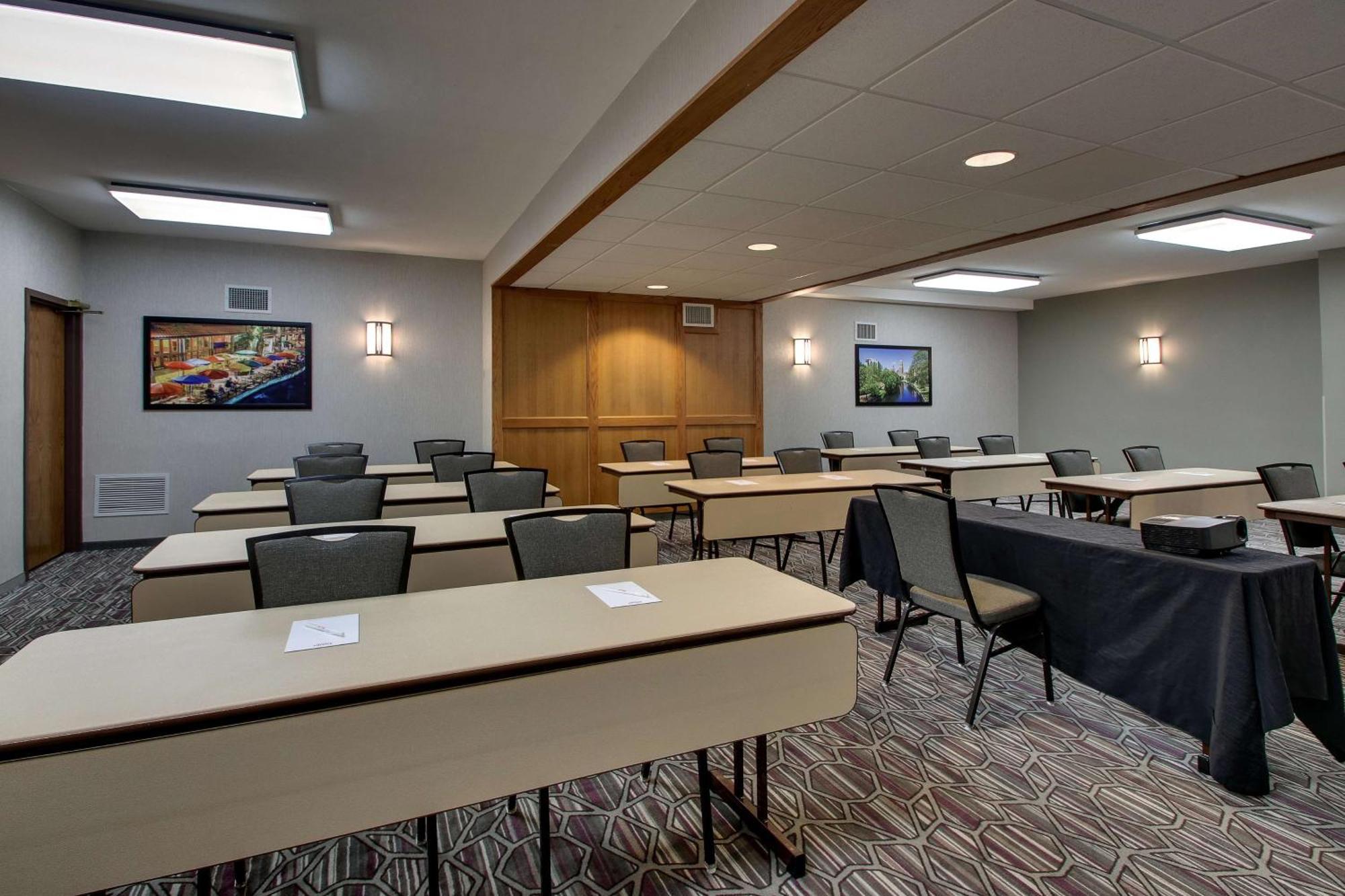 Drury Plaza Hotel San Antonio Airport Bagian luar foto