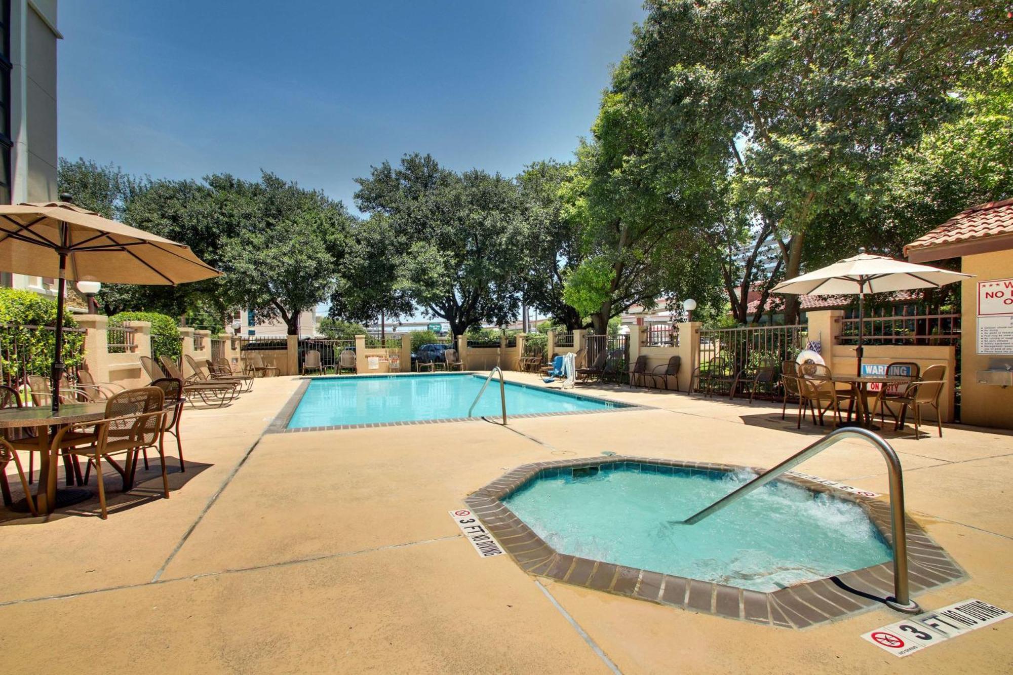 Drury Plaza Hotel San Antonio Airport Bagian luar foto