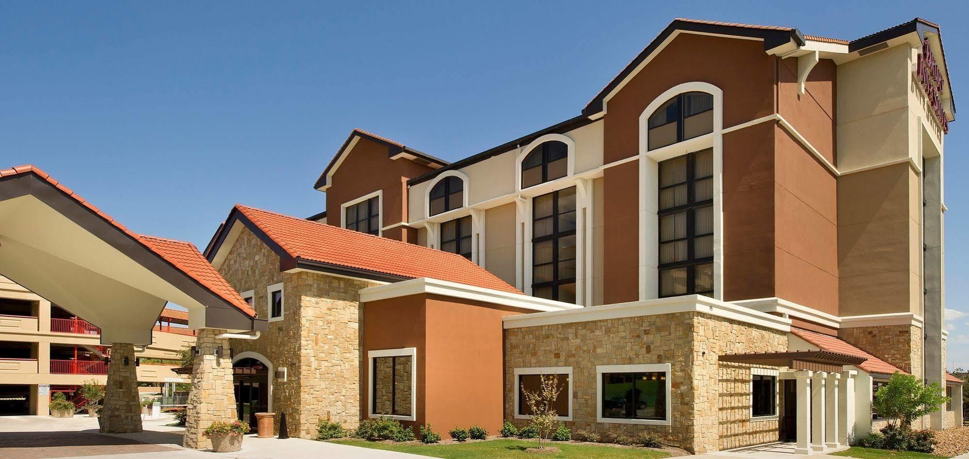 Drury Plaza Hotel San Antonio Airport Bagian luar foto